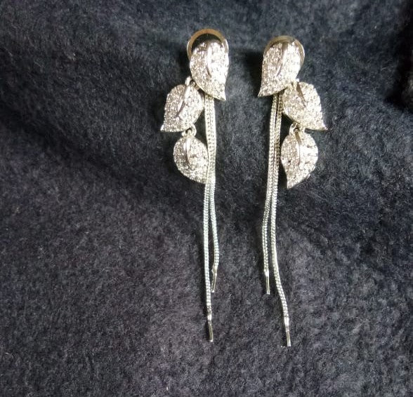Hanging leaves AD earrings