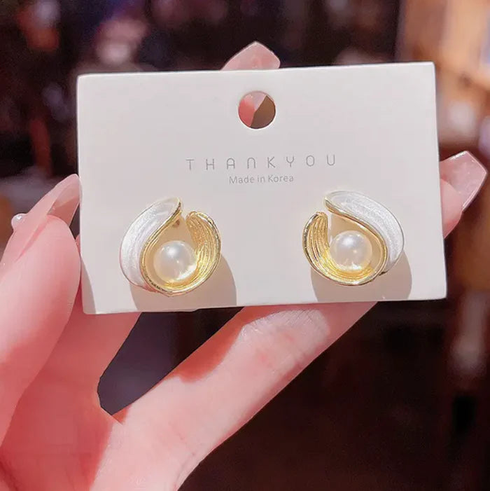 Pearl Shell Stud Earrings