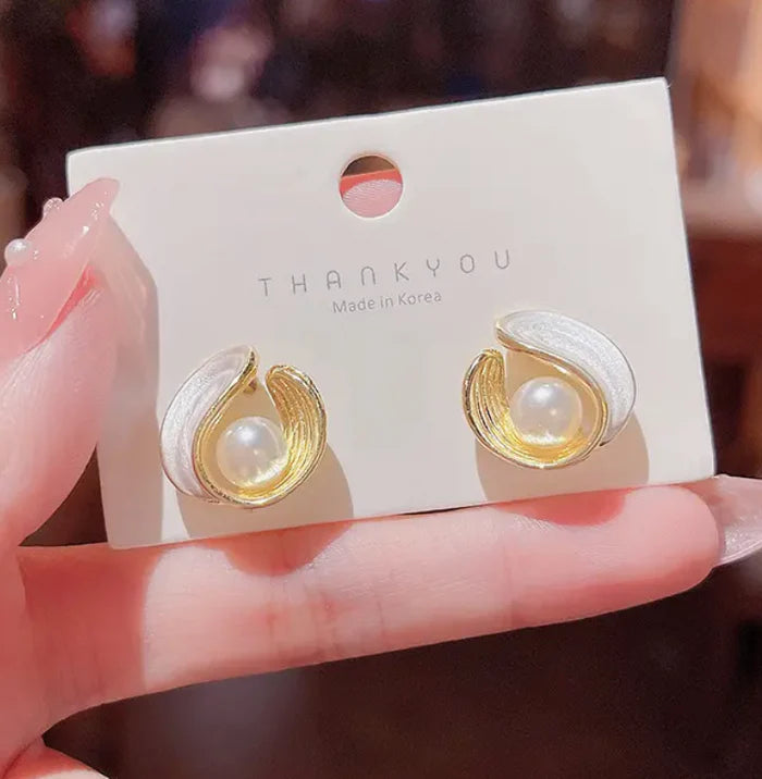 Pearl Shell Stud Earrings