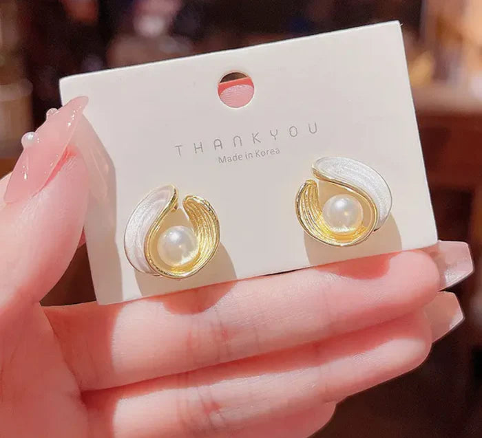 Pearl Shell Stud Earrings