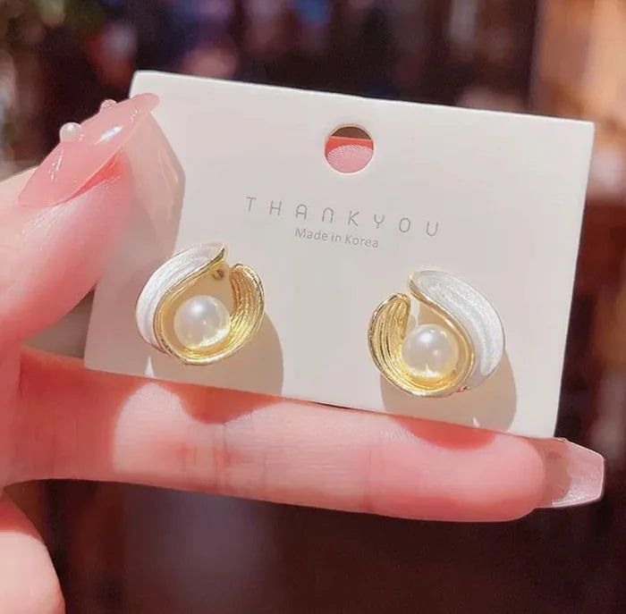 Pearl Shell Stud Earrings