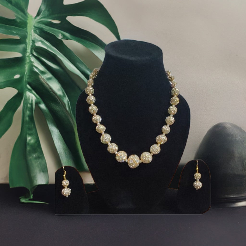 GOLD BEADS NECKLACE