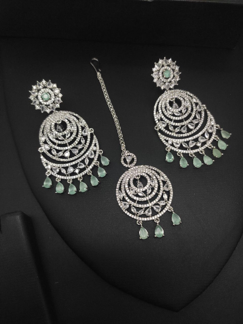 Splendid Diamond Earring along Maang Tika