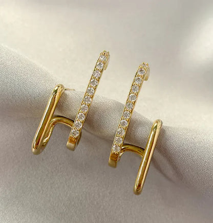 2 CLAW HUGGIE EARRING