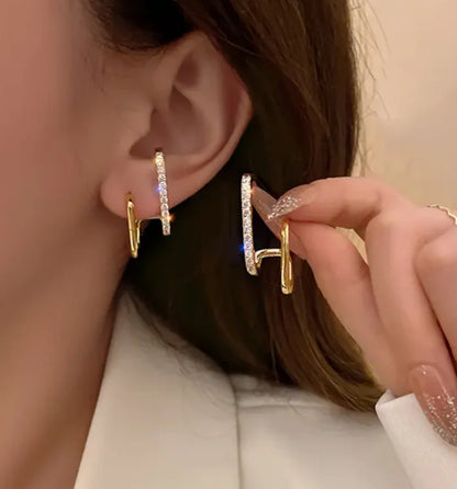 2 CLAW HUGGIE EARRING