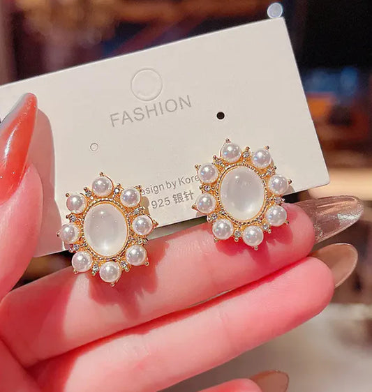 Flower Pearl Stud Earings