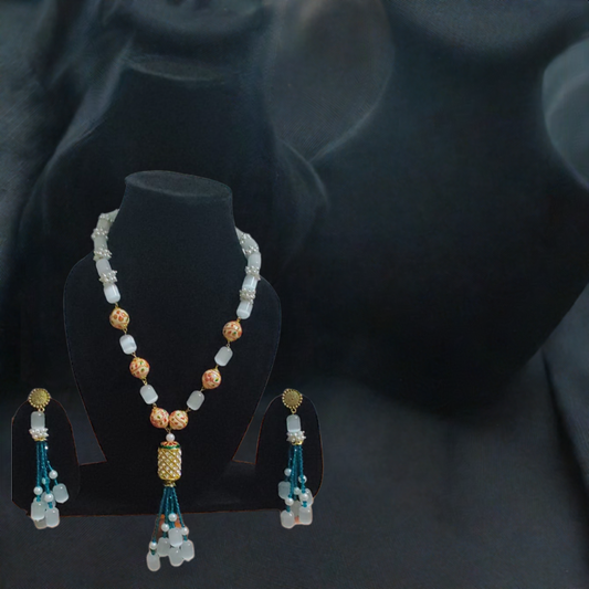 GLASS STONE NECKLACE