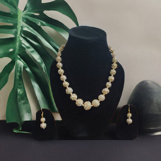 GOLD BEADS NECKLACE