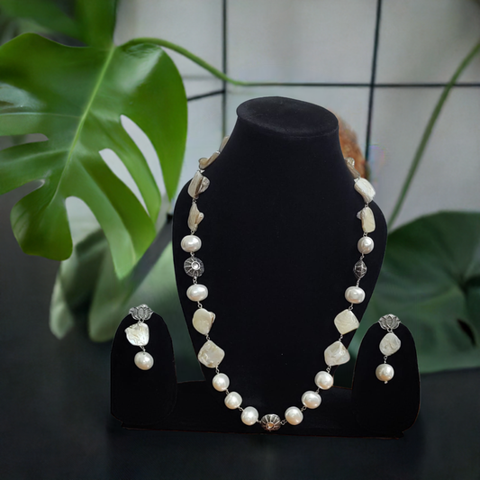 SHELL WITH PEARL NECKLACE SET